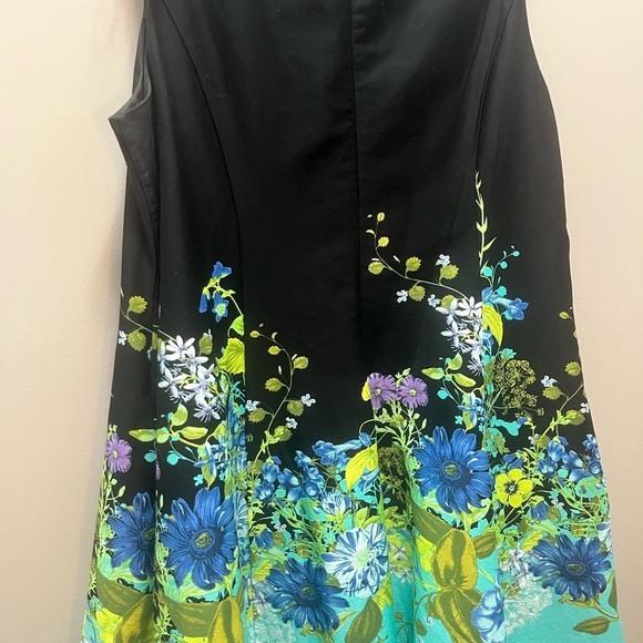 🌸 Laura Plus Size 16 Floral Fit & Flare Dress – Like New! 🌸 - Picture 2 of 10